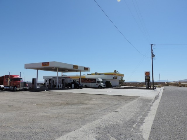 Twee tankstations in the middle of nowhere, mét Subway