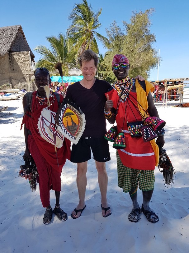 erik met de masai mannen
