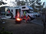 Chillen bij de camper met marsmellows