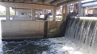 Een stuw om het waterpeil op orde te houden.