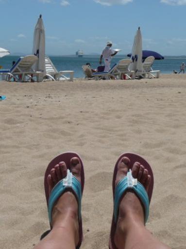Zie ook de ober(s) op het strand :)
