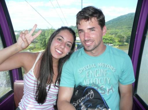 Karina en Jorge in de gondel, leek wel een sauna