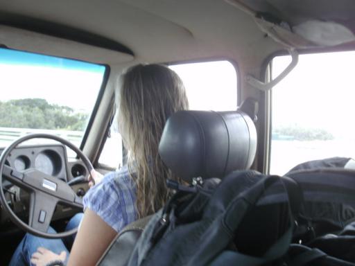 Links rijden in de Jeep van Chris