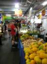 De markt (suikerrietsap drinken)