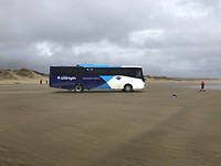 De bus op de Ninety Mile Beach