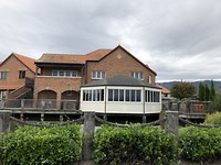 Het witte uitbouwtje is het restaurant waar we hebben gegeten