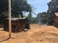 Gemiddelde huis in Guinee van een familie