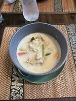 Tom yum goong of te wel hot and sour prawn soup