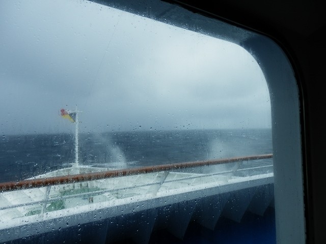 Windkracht 10 vanuit hut (640x480)