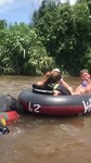Tuben in de rivier!