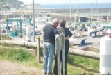 Samen uitkijken over de haven