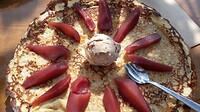 pannenkoek met stoofperen en kaneelijs: aanrader!