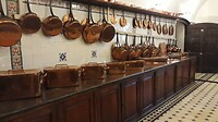 De oude keuken van het kasteel: veel koper.