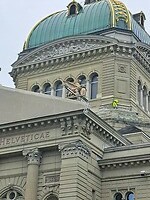 Parlementsgebouw met griffioen