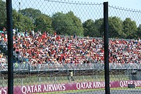 Tribunes lopen vol voor Qalificatie.