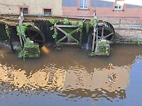 Watermolens in het dorp