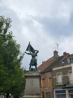 Stanbeeld van beroemde Jeanne.