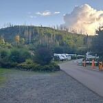 Avondlucht boven de camping