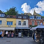 De ruïne boven de stad