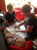 Betsy en Petra geven de chemo