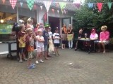 Wat een talent! Let vooral ook op het duiveltje...