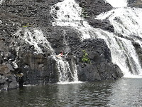 Wimjan in de natuurlijke jacuzzi