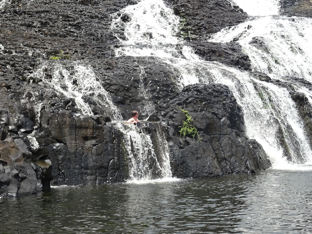Wimjan in de natuurlijke jacuzzi
