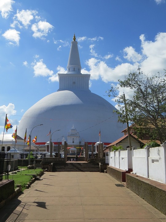 Ruvanvelisaya Dagoba in Anuradhapura
