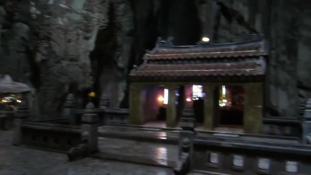 Grottempel in de Marble Mountain