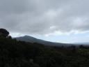Donkere wolken boven de berg...