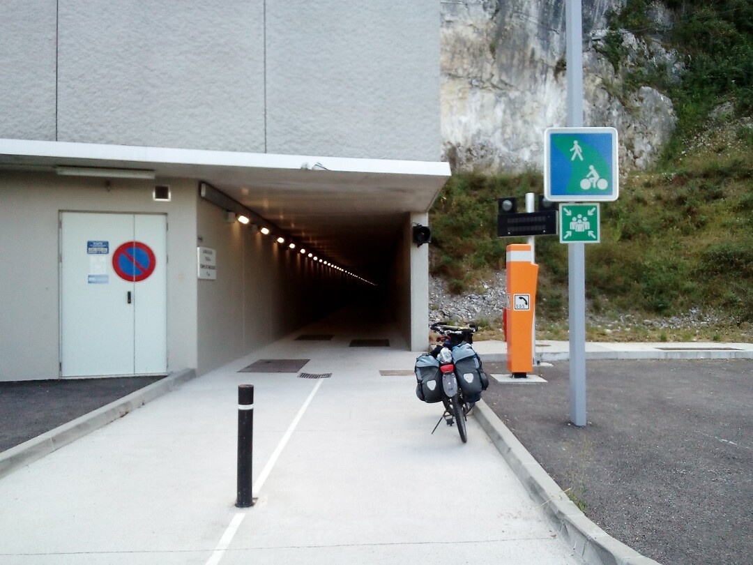Velotunnel beim Col du Chat (Lac du Bourget)