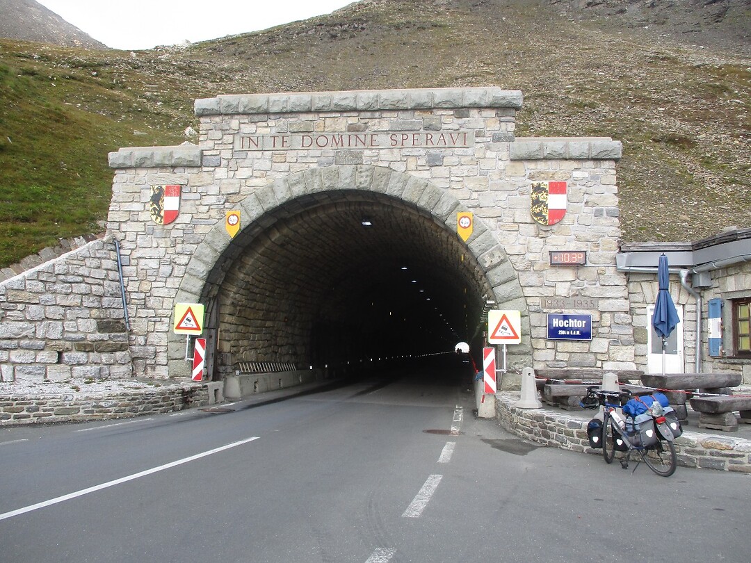 Hochtortunnel (2504 m)