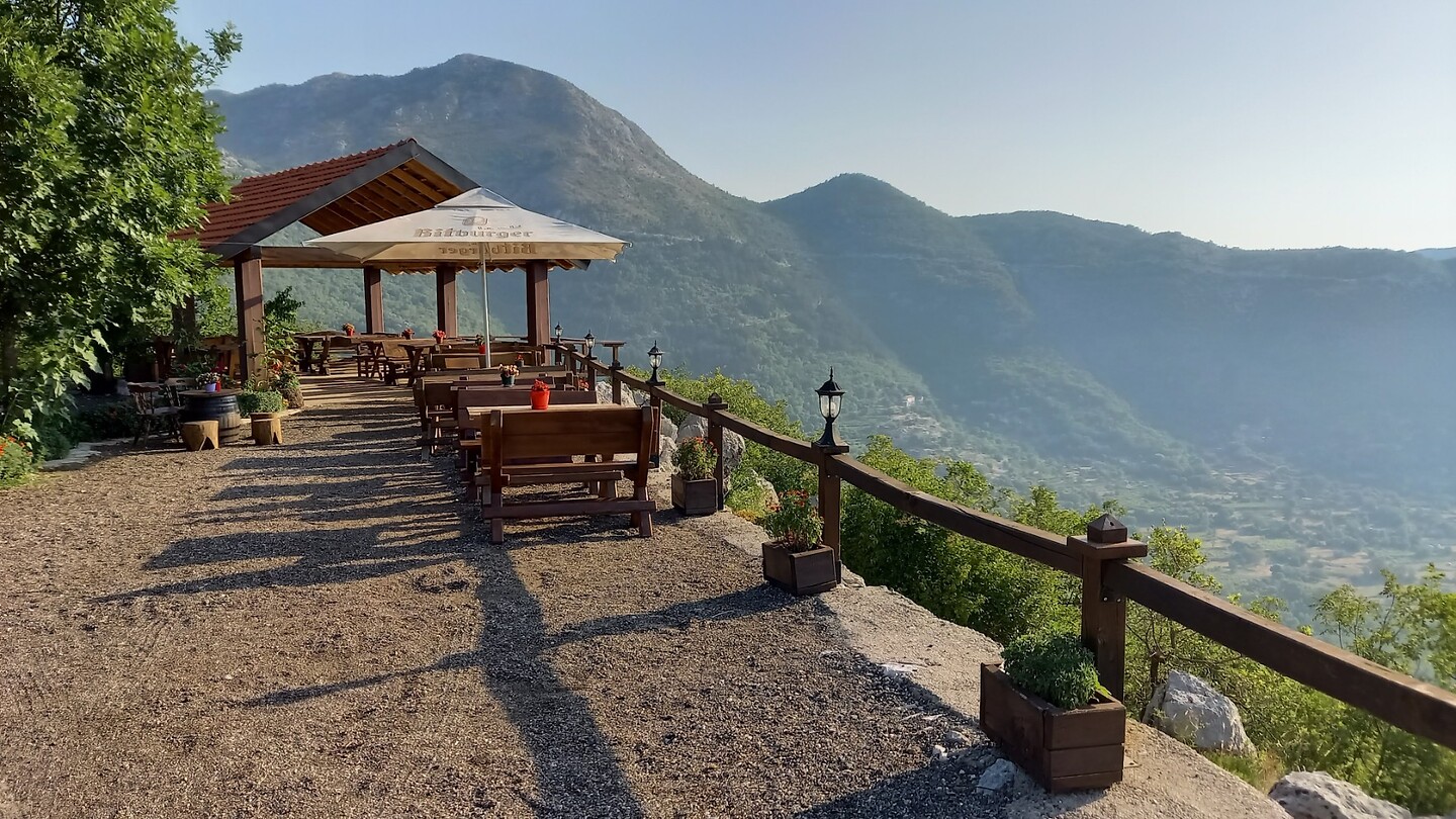 Terrasse beim Camping Oaza Lipa