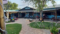 Innenhof Etosha Safari Campsite/Lodge