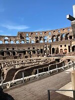 Binnen in het Colosseum