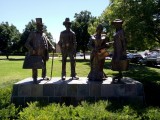 Gundagai's toeristische trekpleister: mam, pap, Dave, en nog iemand