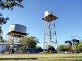 Twee van de vele watertanks