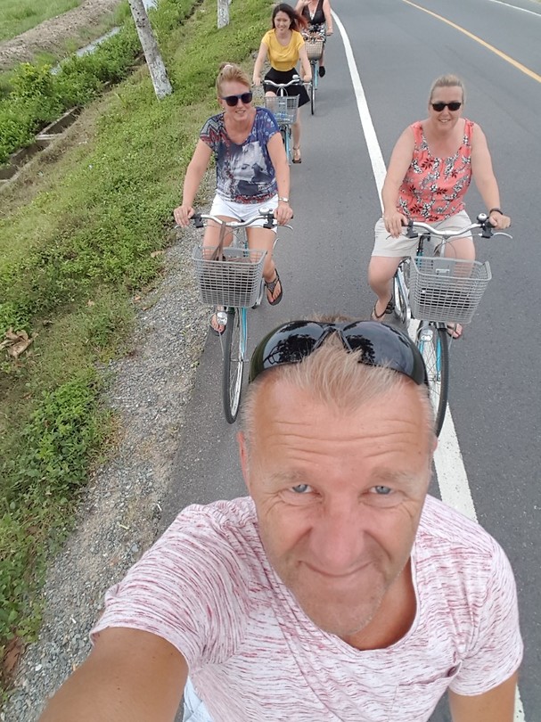 Met behulp van de gids terug naar het hotel.