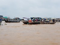 Alles gebeurd in de rivier, afwassen, kleding wassen, douchen en WC bezoek.