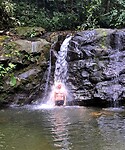 Afkoelen onder de waterval