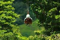 Vliegen door de natuur met de zipline