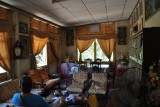 De huiskamer van onze homestay