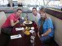 Op de luchthaven lunchen