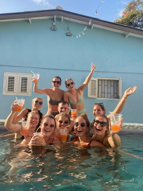 Poolpartyy