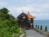 kleine tempel bij Tanah Lot