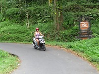 Vera op de scooter