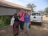 Met mijn Tanzaniaanse en Nederlandse moeders :)