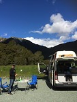 Op een basic campsite tussen de bergen