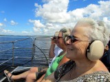 In de airboat met hoge snelheid over het meer
