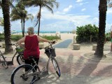 Fietsen langs the beach